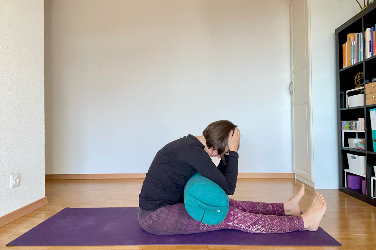 5 einfache Yin Yoga Übungen für Zuhause (+ PDF!)