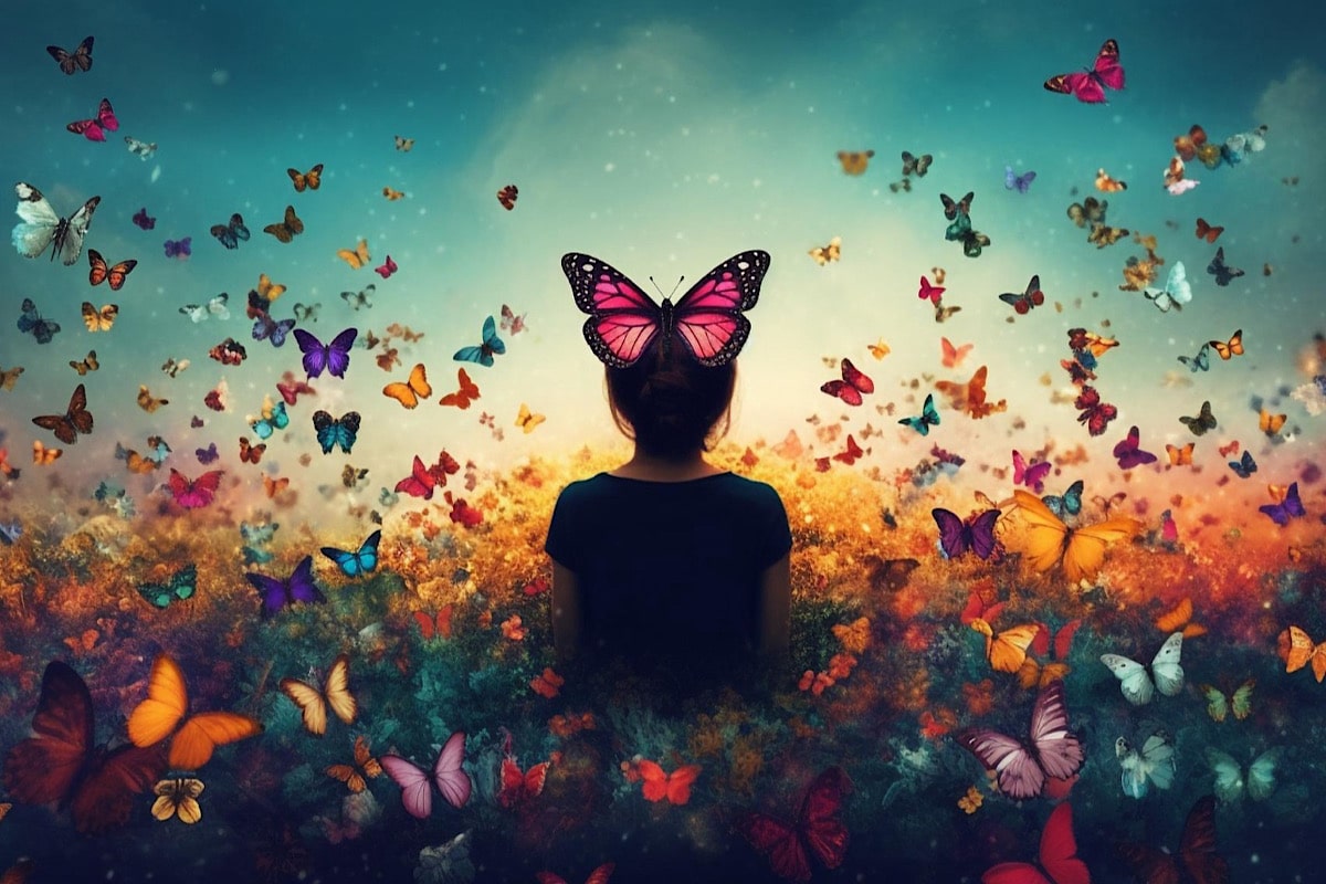 Buntes Fantasiebild, eine Frau mit dem Rücken inmitten vieler bunter Schmetterlinge.