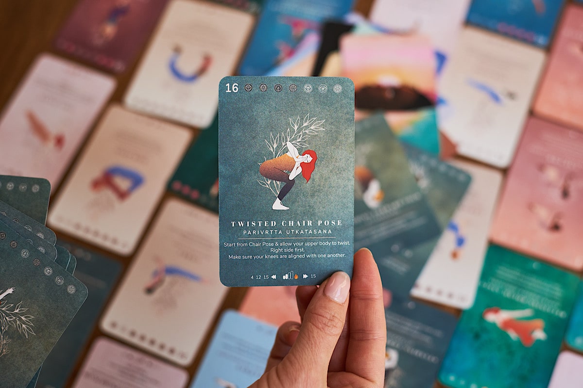 Eine Karte mit einer Yoga Position.